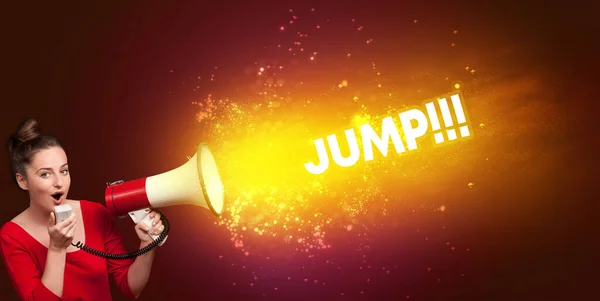 Молодая Женщина Кричит Громкоговорителю Надписью Jump Современная Медиа Концепция — стоковое фото