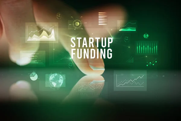 Ujj Megható Tabletta Grafikonokkal Startup Funding Felirattal Üzleti Koncepció — Stock Fotó