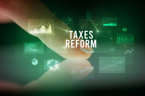 Dotykový Tablet Grafy Nápisem Taxes Reform Obchodní Koncept — Stock fotografie