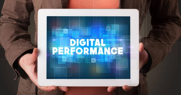 Młody Przedsiębiorca Pracujący Tablecie Pokazujący Napis Digital Performance — Zdjęcie stockowe
