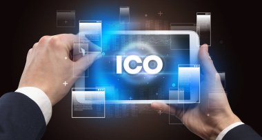 ICO kısaltmalı bir el hapının yakın çekimi, modern teknoloji kavramı