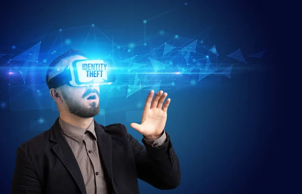 Podnikatel Prohlíží Brýle Virtual Reality Nápisem Krádež Identity Koncept Kybernetické — Stock fotografie
