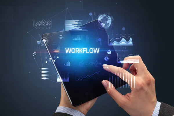 Geschäftsmann Mit Faltbarem Smartphone Mit Workflow Aufschrift Erfolgreiches Geschäftskonzept — Stockfoto