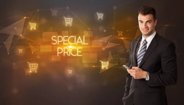 ショッピングカートのアイコンと特別価格の碑文を持つビジネスマン オンラインショッピングコンセプト — ストック写真