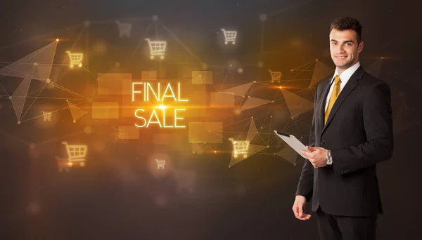 Üzletember Bevásárlókocsi Ikonokkal Final Sale Felirattal Online Vásárlási Koncepció — Stock Fotó