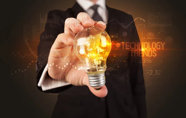 Omul Afaceri Deține Becul Inscripție Technology Trends Conceptul Tehnologie Afaceri — Fotografie, imagine de stoc