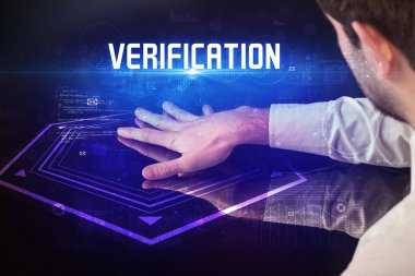 VERIFICATION yazıtlı dijital tablo, yeni çağ güvenlik kavramı