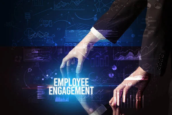 Şadamı Employee Engagement Yazıtları Siber Konsepti Ile Büyük Ekrana Dokunuyor — Stok fotoğraf
