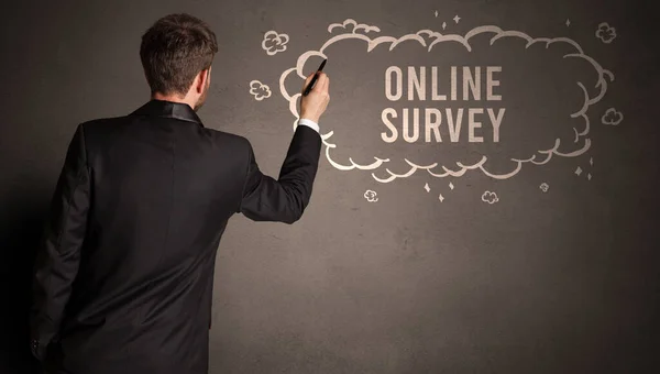 Επιχειρηματίας Που Σχεδιάζει Ένα Σύννεφο Επιγραφή Online Survey Στο Εσωτερικό — Φωτογραφία Αρχείου