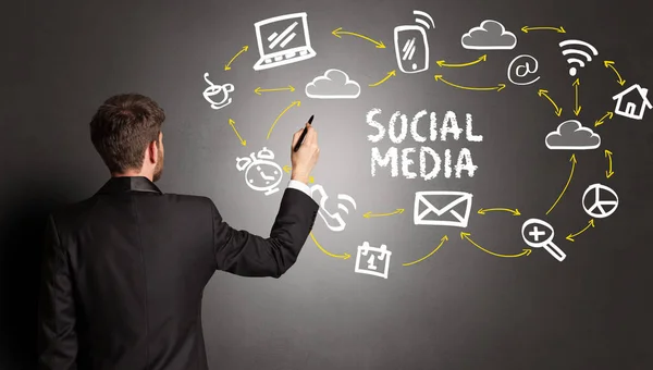 Pengusaha Menggambar Ikon Media Sosial Dengan Tulisan Sosial Media Konsep — Stok Foto