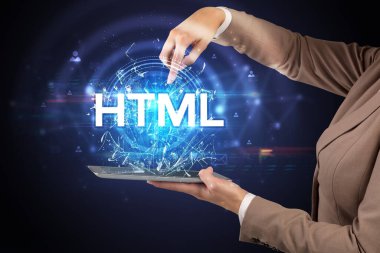 HTML kısaltması olan bir dokunmatik ekrana yakın çekim, modern teknoloji kavramı