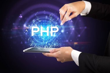 PHP kısaltması olan bir dokunmatik ekrana yakın çekim, modern teknoloji kavramı