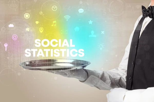 Kellner Serviert Social Networking Mit Sozialstatistik Inschrift Neues Medienkonzept — Stockfoto