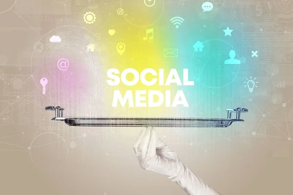 Číšník Obsluhující Sociální Sítě Nápisem Social Media Koncept Nových Médií — Stock fotografie