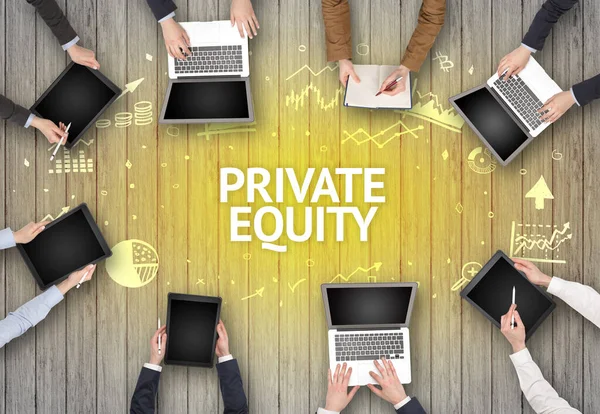 Elfoglalt Emberek Csoportja Private Equity Felirattal Rendelkező Irodában Dolgozik Sikeres — Stock Fotó