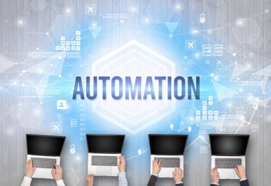 Bir Ofiste Çalışan Meşgul İnsanlar Grubu AUTOMATION yazıtları, modern teknoloji konsepti