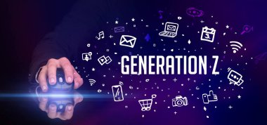 GENERATION Z yazıtları ve sosyal medya kavramı ile el ele tutuşmak