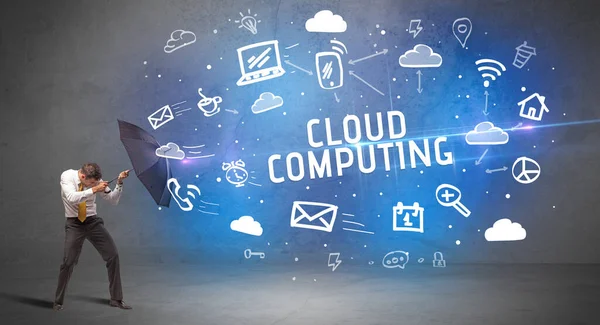 Empresario Defendiendo Con Paraguas Cloud Computing Inscripción Concepto Tecnología Moderna — Foto de Stock