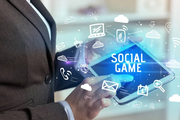 Close Uma Pessoa Usando Redes Sociais Com Inscrição Social Game — Fotografia de Stock