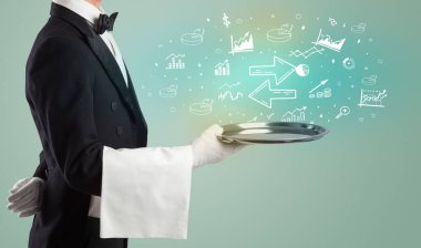 Smokinli yakışıklı garson, elinde ön ok simgeleri var. Küresel pazar konsepti.