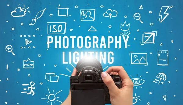 Fotografia Mão Com Câmera Digital Inscrição Fotografia Lighting Conceito Configurações — Fotografia de Stock