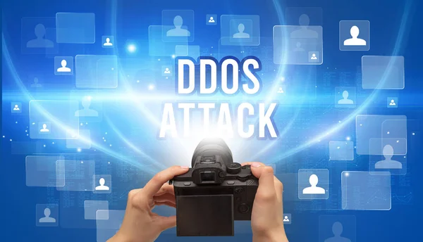 Zbliżenie Ręcznej Kamery Napisem Ddos Attack Koncepcja Nadzoru Wideo — Zdjęcie stockowe