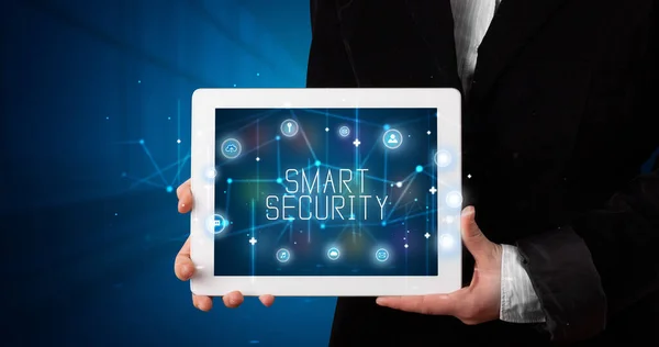 Młoda Osoba Biznesu Pracująca Tablecie Pokazuje Znak Cyfrowy Smart Security — Zdjęcie stockowe