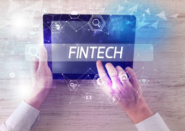 Bir tabletin yakın plan araması FINTECH yazıtları, yüksek teknoloji bilgisayar kavramı