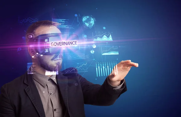 Podnikatel Prohlíží Brýle Virtual Reality Nápisem Governance Novým Obchodním Konceptem — Stock fotografie