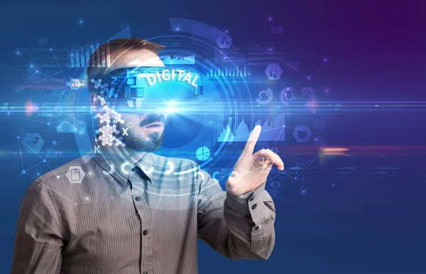 Podnikatel Prohlíží Brýle Virtual Reality Digitálním Nápisem Inovativní Koncept Technologie — Stock fotografie