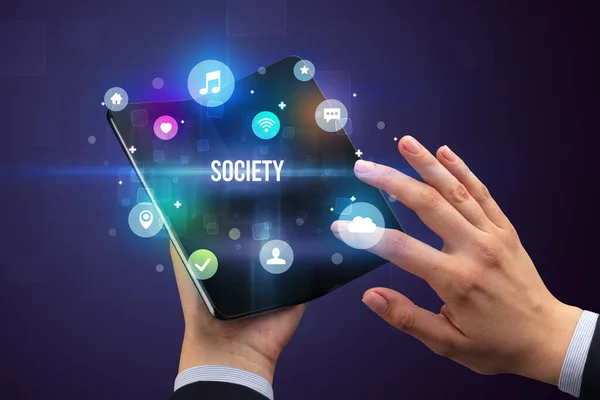 Empresário Segurando Smartphone Dobrável Com Inscrição Society Conceito Mídia Social — Fotografia de Stock