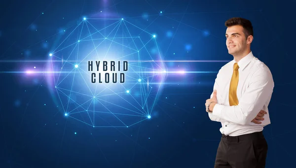 Geschäftsmann Denkt Über Sicherheitslösungen Mit Hybrid Cloud Aufschrift Nach — Stockfoto