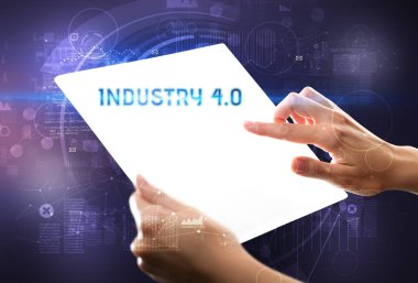 InDUSTRY 4.0 yazıtlı el yapımı fütüristik tablet, yeni teknoloji kavramı