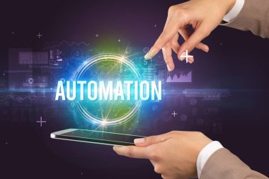 AUTOMATION yazıtlı bir dokunmatik ekran, yeni teknoloji konsepti