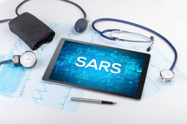 SARS kısaltması olan bir tabletin yakın görüntüsü, tıbbi kavram
