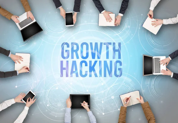 Skupina Lidí Před Notebookem Nápisem Growth Hacking Koncept Zabezpečení Webu — Stock fotografie