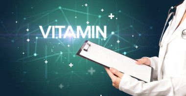 Doktor tıbbi kayıtları VITAMIN yazıtları ve tıbbi konseptle dolduruyor.