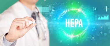 Bir doktorun HepA kısaltması, viroloji konsepti olan bir hap verdiği yakın plan.