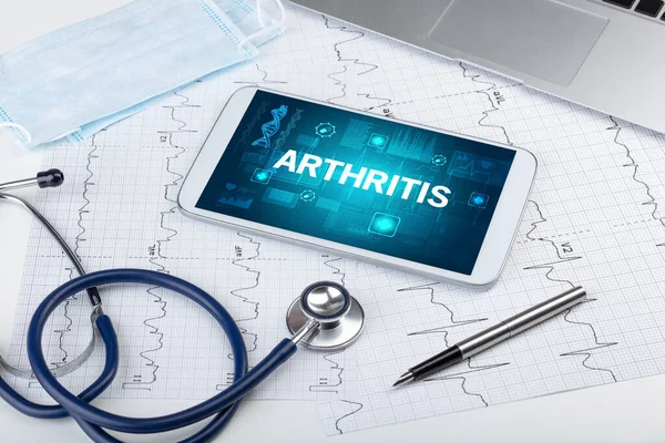 タブレットPcやArthritis碑文と医療用のもの 予防コンセプト — ストック写真