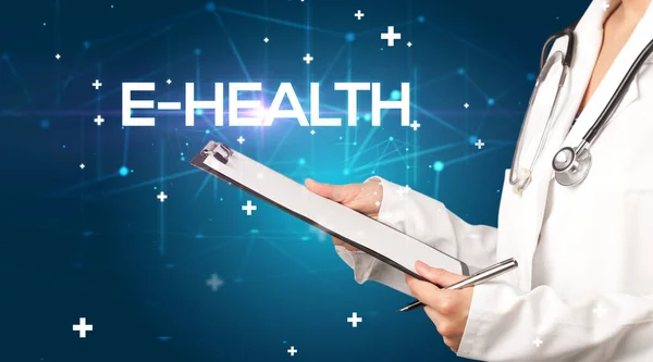 Arzt Füllt Krankenakte Mit Gesundheit Aufschrift Aus Medizinisches Konzept — Stockfoto