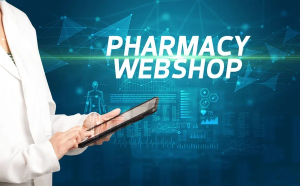 Arts Schrijft Notities Het Klembord Met Pharmacy Webshop Inscriptie Medische — Stockfoto