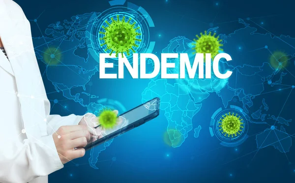 Doctor Vult Medisch Dossier Met Endemic Inscriptie Virologie Concept — Stockfoto