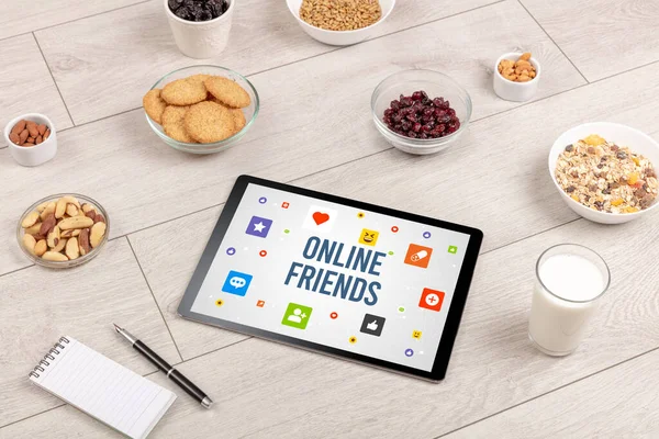 Healthy Tablet Composición Con Inscripción Amigos Línea Concepto Redes Sociales — Foto de Stock