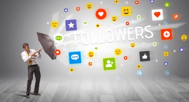 FOLLOWERS yazıtları, sosyal ağ konsepti şemsiyesi ile yakışıklı iş adamı savunması