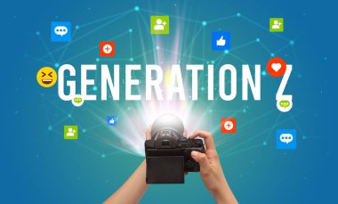 GENERATION Z yazıtlı sosyal medya içeriğini yakalamak için kamera kullanmak, sosyal medya içeriği kavramı