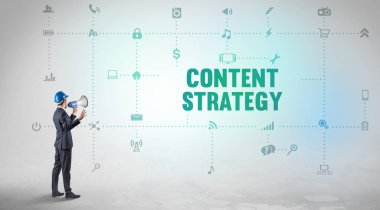 CONTENT STRATEGY yazıt kavramı ile yeni bir sosyal medya platformu üzerinde çalışan mühendis