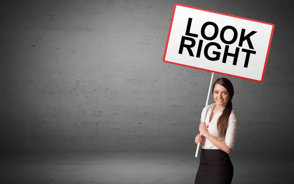Бізнесмен Тримає Дорожній Знак Написом Look Right Нова Концепція Ідеї — стокове фото