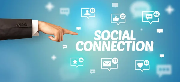 Zbliżenie Przyciętej Dłoni Wskazującej Napis Social Connection Koncepcja Sieci Społecznościowych — Zdjęcie stockowe