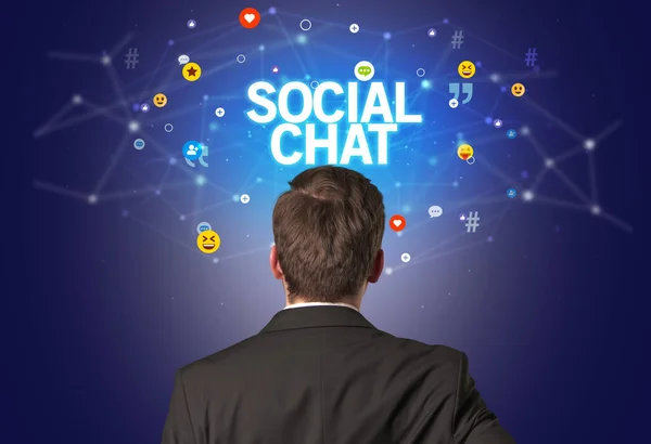 Visão Traseira Empresário Com Inscrição Social Chat Conceito Rede Social — Fotografia de Stock