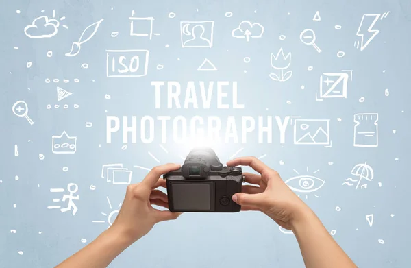 Ruční Fotografování Digitálním Fotoaparátem Nápisem Travel Fotografie Koncepce Nastavení Fotoaparátu — Stock fotografie